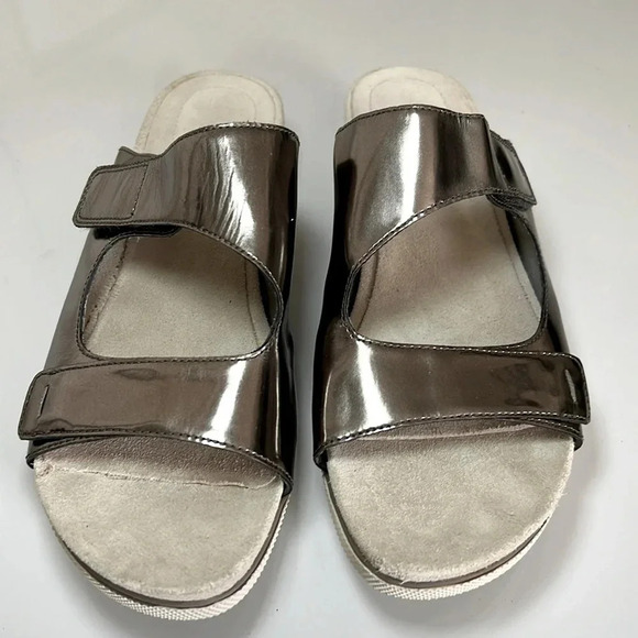 Eileen Fisher Women’s Pewter Platform Slides - Picture 1 of 9